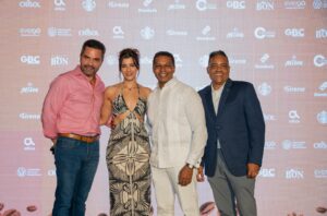 Los protagonistas Manny Pérez, Nashla Bogaert, Raymond Pozo y Miguel Céspedes. (FUENTE EXTERNA)